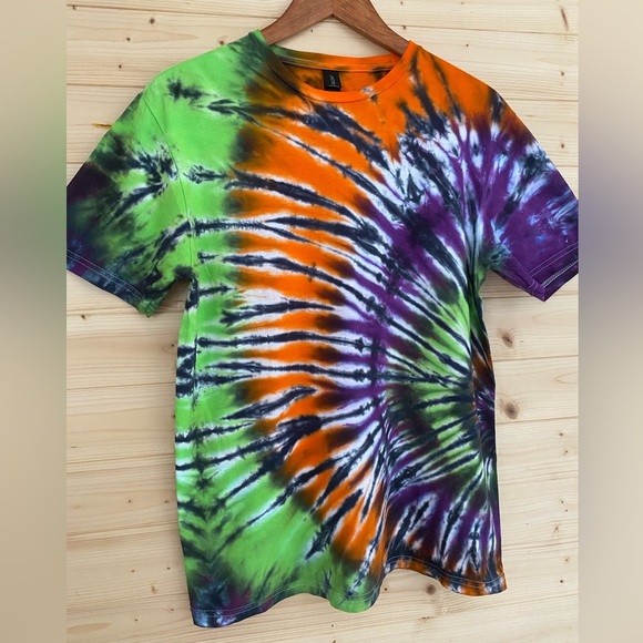 GILDAN Soft Style | Tie-Dye T-Shirt | Color: Purple,Lime,Orange,Black | Size:M - Picture 2 of 8